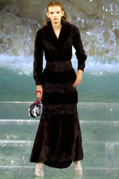 Look 19